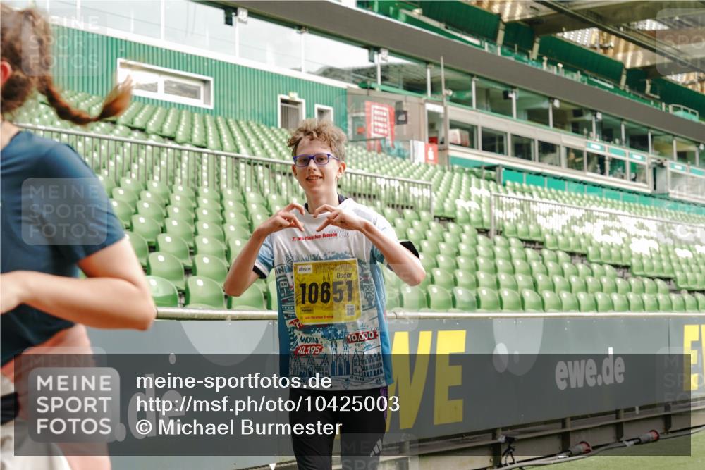 13.09.2026 - 21. swb-Marathon Bremen Michael Burmester http://msf.ph/oto/10425003 13.09.2026 10:47:34 Laufen im Stadion 10161, 10264, 10292, 10349, 10440, 10535, 10732, 10789, 10895, 10925, 10933, 10970, 11050, 11104, 11262, 11296, 11423, 11443, 11457, 11529, 11530, 11546, 11573, 11579, 11639, 11663, 11675, 11698, 11760, 12083, 12157, 12211, 12316, 12317, 12340, 12422, 12444, 12462, 12471, 12472, 12561, 10002, 10004, 10005, 10176, 10191, 10192, 10271, 10295, 10325, 10335, 10459, 10513, 10629, 10679, 10713, 10756, 10779, 10882, 10997, 10999, 11081, 11233, 11307, 11355 meine-sportfotos.de
