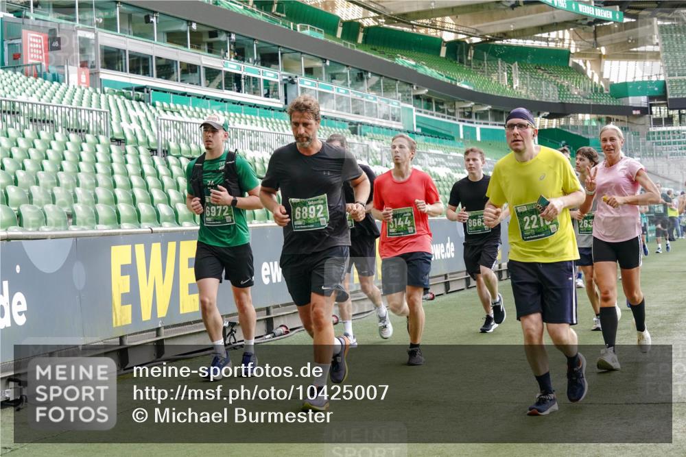 13.09.2026 - 21. swb-Marathon Bremen Michael Burmester http://msf.ph/oto/10425007 13.09.2026 13:24:20 Laufen im Stadion 137, 182, 213, 294, 324, 434, 505, 533, 548, 609, 708, 721, 723, 739, 743, 752, 892, 1178, 1273, 1331, 1463, 1471, 1491, 1515, 1597, 1598, 1746, 1788, 1944, 2095, 2211, 2213, 2252, 2267, 2271, 2286, 2312, 2323, 2433, 2445, 2465, 2475, 2483, 2495, 2497, 2503, 2506, 2526, 2554, 2571, 2644, 2768, 2776, 2833, 2936, 2968, 3005, 3211, 3252, 3282, 3288, 3289, 3292, 3298, 3306, 3312, 3347, 3364, 3381, 3390, 3395, 3423, 3447, 3505, 3559, 3727, 3770, 3819, 4231, 4466, 4467 meine-sportfotos.de