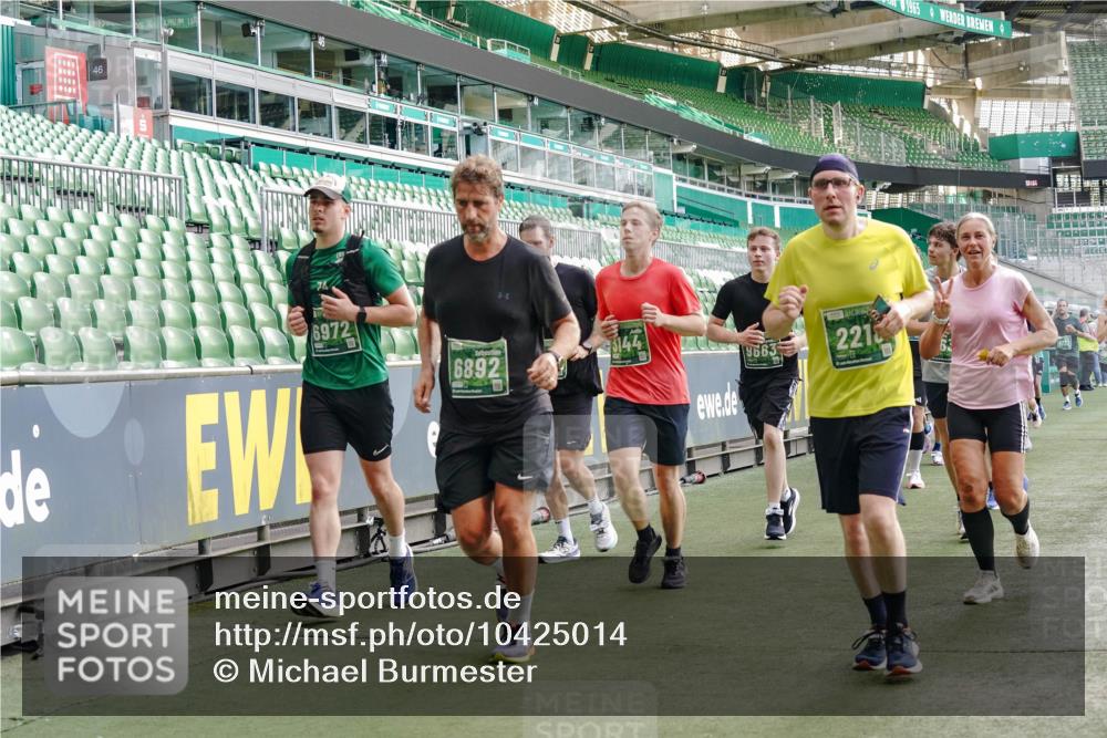 13.09.2026 - 21. swb-Marathon Bremen Michael Burmester http://msf.ph/oto/10425014 13.09.2026 13:24:20 Laufen im Stadion 137, 182, 213, 294, 324, 434, 505, 533, 548, 609, 708, 721, 723, 739, 743, 752, 892, 1178, 1273, 1331, 1463, 1471, 1491, 1515, 1597, 1598, 1746, 1788, 1944, 2095, 2211, 2213, 2252, 2267, 2271, 2286, 2312, 2323, 2433, 2445, 2465, 2475, 2483, 2495, 2497, 2503, 2506, 2526, 2554, 2571, 2644, 2768, 2776, 2833, 2936, 2968, 3005, 3211, 3252, 3282, 3288, 3289, 3292, 3298, 3306, 3312, 3347, 3364, 3381, 3390, 3395, 3423, 3447, 3505, 3559, 3727, 3770, 3819, 4231, 4466, 4467 meine-sportfotos.de