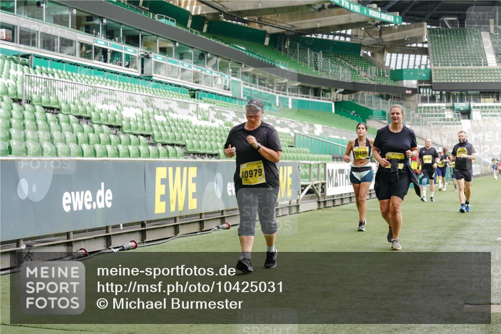 13.09.2026 - 21. swb-Marathon Bremen Michael Burmester http://msf.ph/oto/10425031 13.09.2026 10:47:36 Laufen im Stadion 10161, 10264, 10292, 10349, 10440, 10535, 10732, 10789, 10895, 10925, 10933, 10970, 11050, 11104, 11262, 11296, 11423, 11443, 11457, 11529, 11530, 11546, 11573, 11579, 11639, 11663, 11675, 11698, 11760, 12083, 12157, 12211, 12316, 12317, 12340, 12422, 12444, 12471, 12472, 12561, 10002, 10004, 10005, 10176, 10191, 10192, 10271, 10295, 10325, 10335, 10459, 10513, 10629, 10679, 10713, 10756, 10779, 10882, 10997, 10999, 11081, 11233, 11307, 11355 meine-sportfotos.de