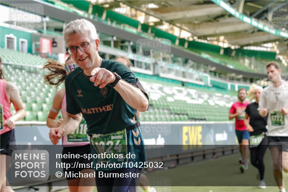 13.09.2026 - 21. swb-Marathon Bremen Michael Burmester http://msf.ph/oto/10425032 13.09.2026 13:01:26 Laufen im Stadion 135, 150, 242, 282, 318, 440, 531, 651, 687, 930, 946, 1006, 1067, 1163, 1368, 1436, 1448, 1582, 1650, 1861, 1896, 1935, 1963, 2033, 2047, 2062, 2292, 2293, 2306, 2322, 2345, 2370, 2409, 2427, 2485, 2490, 2491, 2560, 2561, 2627, 2638, 2658, 2666, 2686, 2700, 2708, 2781, 2906, 2967, 2987, 3013, 3044, 3076, 3105, 3145, 3163, 3164, 3168, 3173, 3187, 3248, 3294, 3334, 3354, 3372, 3374, 3375, 3385, 3392, 3480, 3524, 3526, 3527, 3642, 3667, 3729, 3774, 3806, 3855, 3856 meine-sportfotos.de