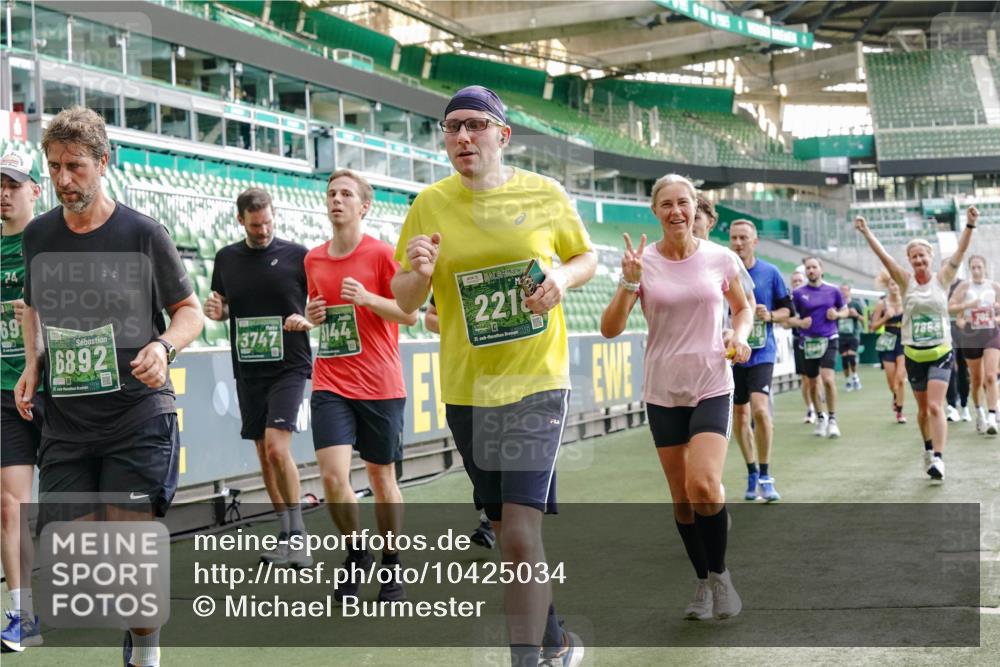 13.09.2026 - 21. swb-Marathon Bremen Michael Burmester http://msf.ph/oto/10425034 13.09.2026 13:24:21 Laufen im Stadion 137, 182, 213, 294, 324, 434, 505, 533, 548, 609, 708, 721, 723, 739, 743, 752, 892, 1178, 1273, 1331, 1463, 1471, 1491, 1515, 1597, 1598, 1746, 1788, 1944, 2095, 2211, 2213, 2252, 2267, 2271, 2286, 2312, 2323, 2433, 2445, 2465, 2475, 2483, 2495, 2497, 2503, 2506, 2526, 2554, 2571, 2644, 2768, 2776, 2833, 2936, 2968, 3005, 3211, 3252, 3282, 3288, 3289, 3292, 3298, 3306, 3312, 3347, 3364, 3381, 3390, 3395, 3423, 3447, 3505, 3559, 3727, 3770, 3819, 4231, 4466, 4467 meine-sportfotos.de