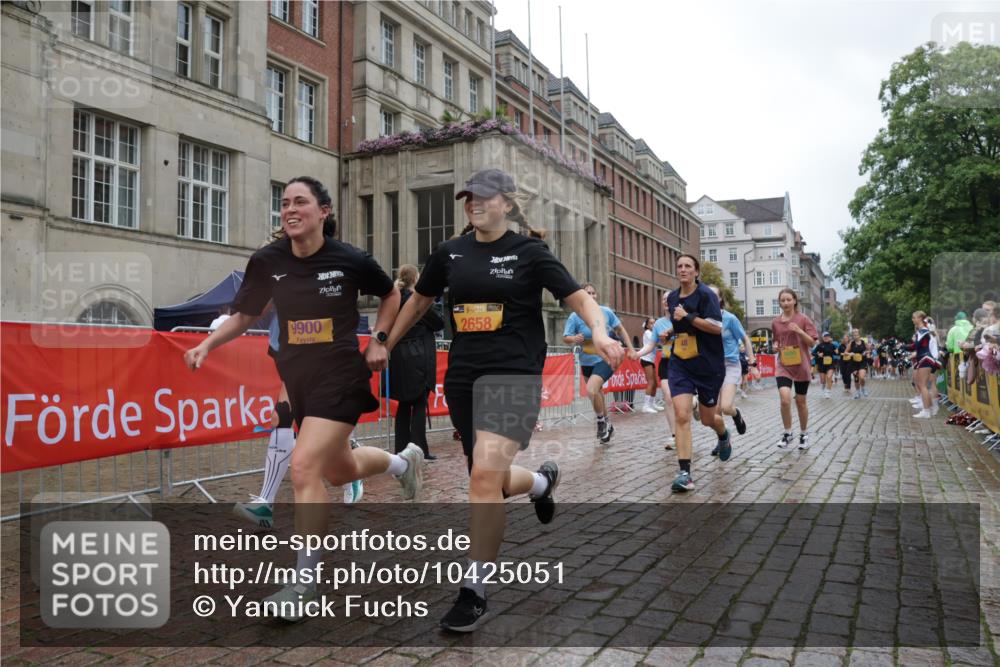 13.09.2026 - Kiel Lauf Yannick Fuchs http://msf.ph/oto/10425051 13.09.2026 11:01:34 Ziel 955, 1425, 2424, 2616, 3554, 3626, 3662, 3982, 6619, 8307, 8576, 8724, 9134, 9869, 11474, 48, 539, 823, 842, 1018, 1448, 1522, 1744, 2132, 2144, 2637, 2658, 3340, 4529, 4530, 4788, 5052, 5451, 5552, 6300, 6522, 6653, 7191, 7456, 7651, 8469, 8596, 9134, 9525, 9899, 9900, 11056, 11216, 11217, 11502, 11505, 11581, 11805, 11857, 12010, 12151, 12283, 735, 1347, 4420, 5406, 5927, 6631, 6717, 10607, 11547, 12110, 48, 190, 1314, 2144, 2658, 4529, 4769, 7516, 9594, 10885 meine-sportfotos.de