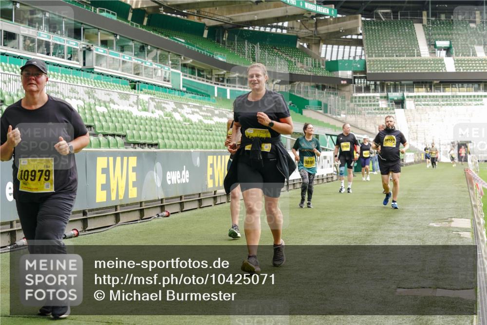 13.09.2026 - 21. swb-Marathon Bremen Michael Burmester http://msf.ph/oto/10425071 13.09.2026 10:47:38 Laufen im Stadion 10161, 10264, 10292, 10349, 10440, 10535, 10732, 10789, 10895, 10925, 10933, 10970, 11104, 11262, 11296, 11423, 11443, 11457, 11529, 11530, 11546, 11573, 11579, 11639, 11663, 11675, 11698, 12083, 12157, 12211, 12316, 12317, 12340, 12422, 12444, 12471, 12472, 12561, 10002, 10004, 10005, 10176, 10191, 10192, 10271, 10295, 10325, 10335, 10459, 10513, 10629, 10679, 10713, 10756, 10779, 10882, 10997, 10999, 11081, 11233, 11307, 11355 meine-sportfotos.de