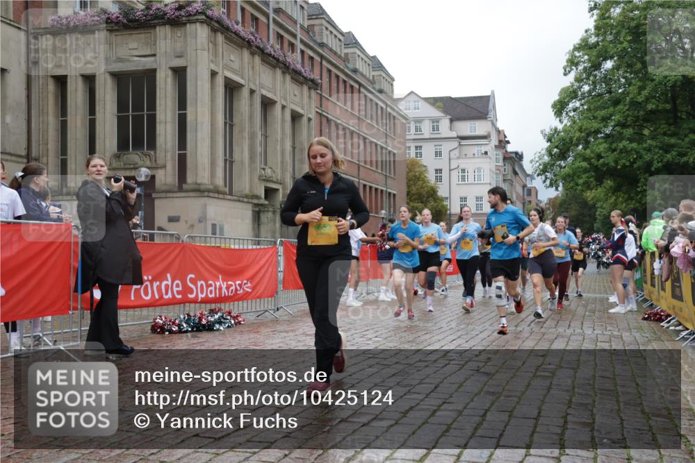 13.09.2026 - Kiel Lauf Yannick Fuchs http://msf.ph/oto/10425124 13.09.2026 11:01:43 Ziel 955, 1347, 1425, 2616, 2722, 2838, 3039, 3224, 3554, 3982, 5406, 5927, 6619, 6631, 6717, 7174, 8555, 8934, 9695, 10607, 11465, 11547, 12115, 539, 823, 842, 955, 1018, 1448, 1744, 2424, 3340, 3626, 3662, 4788, 5052, 5451, 5552, 6300, 6522, 6653, 7191, 7651, 8307, 8469, 8576, 8596, 8724, 9134, 9525, 9869, 11056, 11216, 11217, 11474, 11502, 11505, 11581, 11805, 11857, 12010, 12151, 12283, 540, 651, 735, 1651, 1660, 2451, 2726, 2902, 2958, 2996, 4420, 12110, 48, 2144, 4529 meine-sportfotos.de