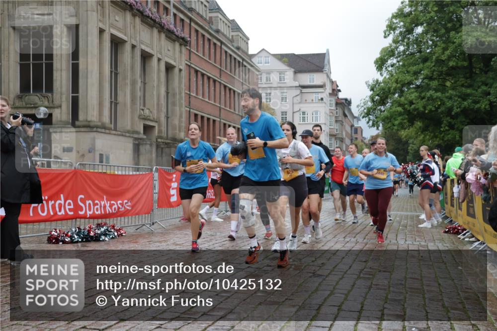 13.09.2026 - Kiel Lauf Yannick Fuchs http://msf.ph/oto/10425132 13.09.2026 11:01:44 Ziel 1347, 1425, 2616, 2722, 2838, 3039, 3224, 3554, 3982, 5406, 5927, 6619, 6631, 6717, 7174, 8555, 8934, 9695, 10607, 11465, 11547, 12115, 539, 823, 842, 955, 1018, 1448, 1744, 2424, 3340, 3626, 3662, 4788, 5052, 5451, 5552, 6300, 6522, 6653, 7191, 7651, 8307, 8469, 8576, 8596, 8724, 9134, 9525, 9869, 11056, 11216, 11217, 11474, 11502, 11505, 11581, 11805, 11857, 12010, 12151, 12283, 540, 651, 709, 735, 845, 1651, 1660, 2451, 2726, 2902, 2958, 2996, 4420, 12110 meine-sportfotos.de