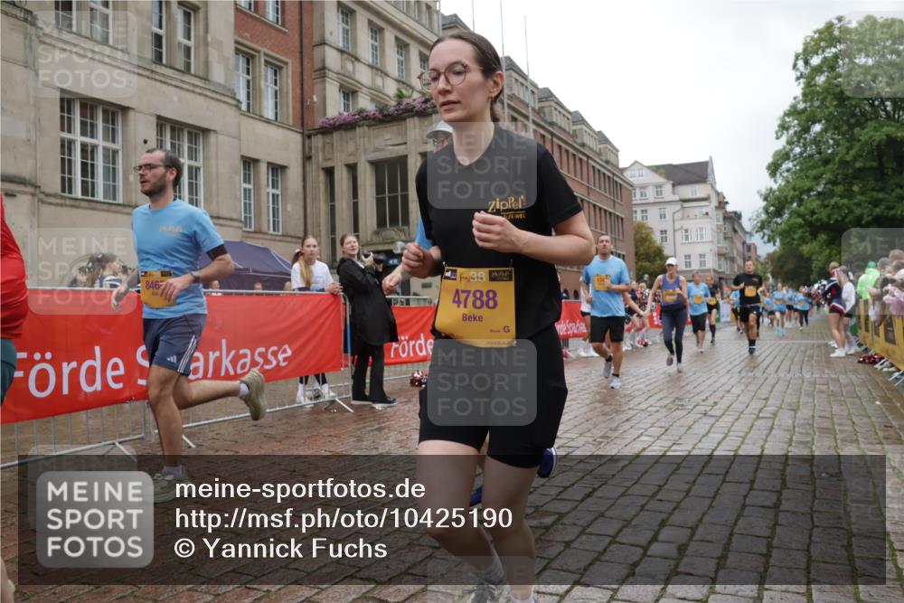 13.09.2026 - Kiel Lauf Yannick Fuchs http://msf.ph/oto/10425190 13.09.2026 11:01:49 Ziel 735, 1347, 2722, 2838, 3039, 3224, 4420, 5406, 5927, 6619, 6631, 6717, 7174, 7556, 8555, 8934, 9695, 10607, 11159, 11265, 11338, 11465, 11547, 12110, 12115, 955, 1018, 1425, 1744, 2424, 2616, 3554, 3626, 3662, 3982, 4788, 5052, 5451, 6522, 6619, 7191, 7651, 8307, 8469, 8576, 8724, 9134, 9525, 9869, 11056, 11216, 11217, 11474, 11502, 11505, 11581, 11805, 12010, 12283, 208, 540, 651, 709, 841, 845, 1651, 1660, 2451, 2726, 2778, 2902, 2958, 2996, 3942, 1744 meine-sportfotos.de