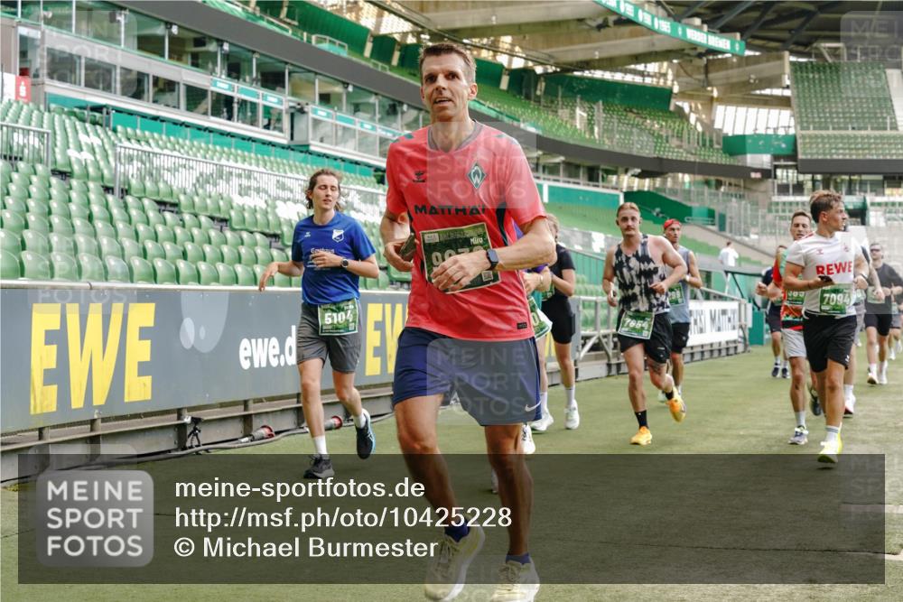 13.09.2026 - 21. swb-Marathon Bremen Michael Burmester http://msf.ph/oto/10425228 13.09.2026 13:01:35 Laufen im Stadion 150, 242, 282, 318, 440, 531, 651, 687, 722, 930, 946, 1006, 1067, 1163, 1250, 1436, 1448, 1582, 1650, 1861, 1896, 1963, 2033, 2047, 2062, 2292, 2293, 2306, 2322, 2345, 2370, 2378, 2409, 2427, 2485, 2490, 2491, 2560, 2561, 2627, 2638, 2658, 2666, 2700, 2708, 2781, 2906, 2967, 2987, 3013, 3044, 3145, 3163, 3164, 3168, 3173, 3187, 3248, 3294, 3334, 3354, 3372, 3374, 3375, 3385, 3392, 3480, 3524, 3526, 3527, 3642, 3667, 3729, 3774, 3806, 3856, 4000 meine-sportfotos.de