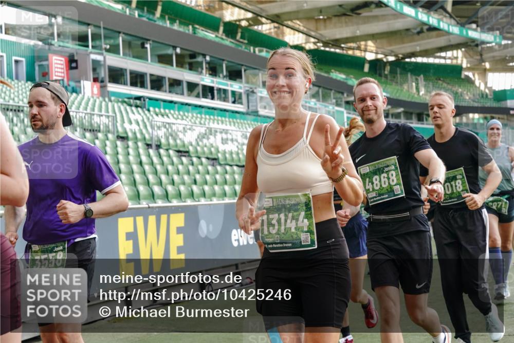 13.09.2026 - 21. swb-Marathon Bremen Michael Burmester http://msf.ph/oto/10425246 13.09.2026 13:24:28 Laufen im Stadion 137, 182, 213, 294, 324, 434, 505, 533, 548, 609, 708, 721, 723, 739, 743, 752, 1273, 1331, 1463, 1471, 1491, 1504, 1515, 1597, 1598, 1830, 1944, 2095, 2211, 2252, 2267, 2271, 2286, 2312, 2323, 2354, 2433, 2445, 2465, 2483, 2495, 2497, 2503, 2506, 2554, 2571, 2644, 2768, 2776, 2833, 2896, 2936, 2968, 3005, 3142, 3211, 3252, 3282, 3288, 3289, 3292, 3298, 3306, 3312, 3364, 3381, 3390, 3395, 3423, 3447, 3559, 3727, 3770, 3819, 4231, 4466, 4467 meine-sportfotos.de