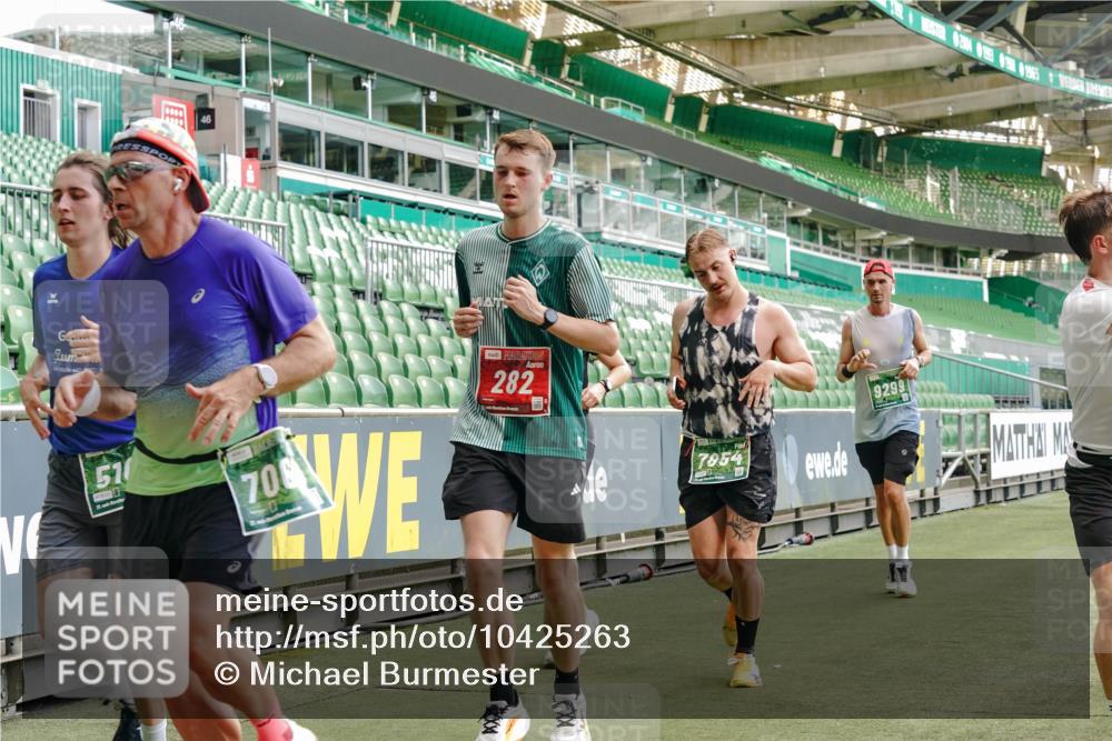 13.09.2026 - 21. swb-Marathon Bremen Michael Burmester http://msf.ph/oto/10425263 13.09.2026 13:01:37 Laufen im Stadion 150, 242, 282, 318, 440, 531, 651, 687, 722, 930, 946, 1006, 1067, 1163, 1250, 1436, 1448, 1582, 1650, 1861, 1896, 1963, 2033, 2047, 2062, 2292, 2293, 2306, 2322, 2345, 2370, 2378, 2409, 2427, 2485, 2490, 2491, 2560, 2561, 2627, 2638, 2658, 2666, 2668, 2700, 2708, 2781, 2906, 2967, 2987, 3013, 3044, 3145, 3163, 3164, 3168, 3173, 3187, 3248, 3294, 3334, 3354, 3372, 3374, 3375, 3385, 3392, 3480, 3524, 3526, 3527, 3603, 3642, 3667, 3721, 3729, 3774, 3806, 3856, 4000 meine-sportfotos.de