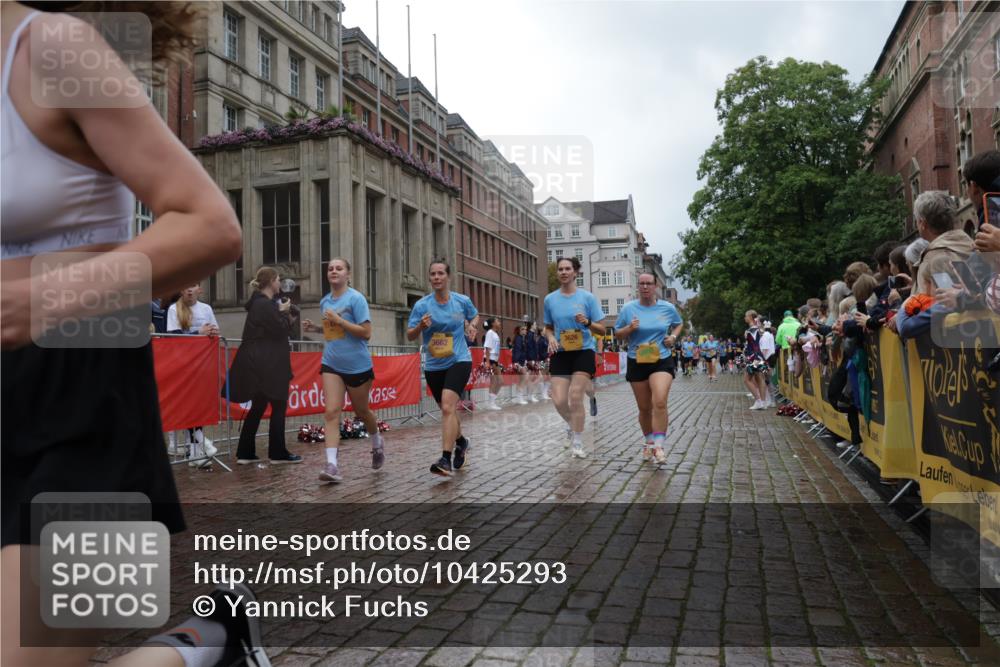 13.09.2026 - Kiel Lauf Yannick Fuchs http://msf.ph/oto/10425293 13.09.2026 11:02:01 Ziel 540, 651, 709, 845, 1651, 1660, 2451, 2726, 2902, 2958, 2996, 3977, 4420, 5465, 6311, 6407, 6408, 7556, 8343, 8523, 8974, 9448, 9523, 9856, 10056, 11159, 11265, 11338, 735, 955, 1347, 1425, 2424, 2616, 2722, 2838, 3039, 3224, 3554, 3626, 3662, 3982, 5406, 5927, 6619, 6631, 6717, 7174, 8307, 8555, 8576, 8724, 8934, 9695, 9869, 10607, 11465, 11474, 11547, 208, 484, 841, 2322, 2778, 2895, 3443, 3942, 6998, 7005, 8218, 9732, 9525, 11056, 11502 meine-sportfotos.de
