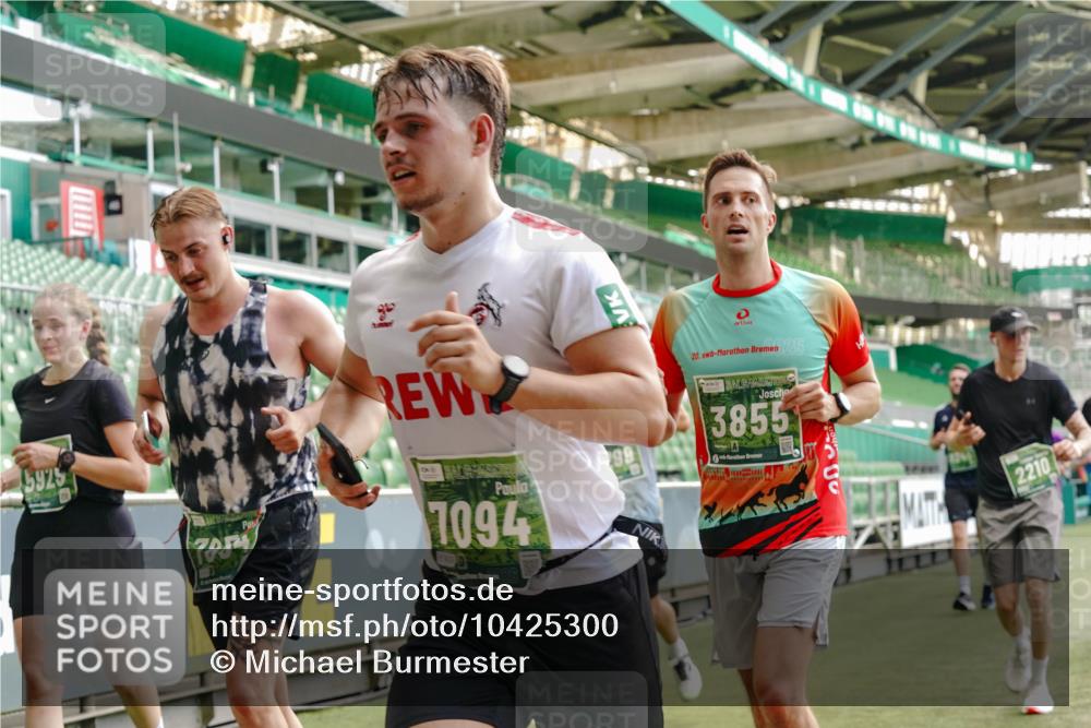 13.09.2026 - 21. swb-Marathon Bremen Michael Burmester http://msf.ph/oto/10425300 13.09.2026 13:01:38 Laufen im Stadion 150, 242, 282, 318, 440, 531, 651, 687, 722, 930, 946, 1006, 1067, 1163, 1250, 1436, 1448, 1582, 1650, 1896, 1963, 2033, 2047, 2062, 2292, 2293, 2306, 2322, 2345, 2370, 2378, 2409, 2427, 2485, 2490, 2491, 2560, 2561, 2627, 2638, 2658, 2666, 2668, 2700, 2708, 2781, 2906, 2967, 2987, 3013, 3044, 3145, 3163, 3164, 3168, 3173, 3187, 3248, 3294, 3334, 3372, 3374, 3375, 3385, 3392, 3480, 3524, 3526, 3527, 3603, 3642, 3667, 3721, 3729, 3774, 3806, 3856, 4000, 4506 meine-sportfotos.de