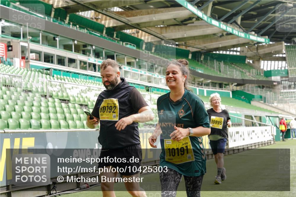 13.09.2026 - 21. swb-Marathon Bremen Michael Burmester http://msf.ph/oto/10425303 13.09.2026 10:47:50 Laufen im Stadion 10161, 10264, 10292, 10349, 10407, 10440, 10535, 10732, 10789, 10895, 10925, 10933, 10970, 11104, 11262, 11296, 11423, 11443, 11457, 11529, 11530, 11546, 11573, 11579, 11639, 11663, 11698, 12083, 12157, 12316, 12317, 12340, 12422, 12444, 12471, 12472, 12542, 12561, 10004, 10005, 10176, 10191, 10192, 10194, 10271, 10295, 10325, 10335, 10344, 10459, 10513, 10568, 10600, 10629, 10679, 10713, 10756, 10779, 10882, 10979, 10997, 10999, 11081, 11233, 11307, 11355 meine-sportfotos.de