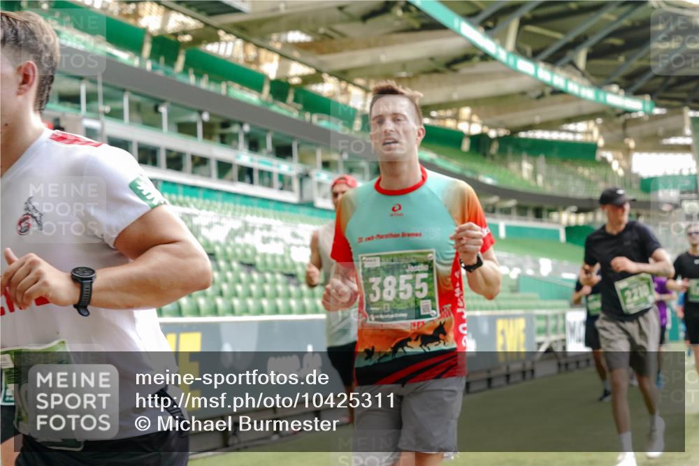 13.09.2026 - 21. swb-Marathon Bremen Michael Burmester http://msf.ph/oto/10425311 13.09.2026 13:01:38 Laufen im Stadion 150, 242, 282, 318, 440, 531, 651, 687, 722, 930, 946, 1006, 1067, 1163, 1250, 1436, 1448, 1582, 1650, 1896, 1963, 2033, 2047, 2062, 2292, 2293, 2306, 2322, 2345, 2370, 2378, 2409, 2427, 2485, 2490, 2491, 2560, 2561, 2627, 2638, 2658, 2666, 2668, 2700, 2708, 2781, 2906, 2967, 2987, 3013, 3044, 3145, 3163, 3164, 3168, 3173, 3187, 3248, 3294, 3334, 3372, 3374, 3375, 3385, 3392, 3480, 3524, 3526, 3527, 3603, 3642, 3667, 3721, 3729, 3774, 3806, 3856, 4000, 4506 meine-sportfotos.de