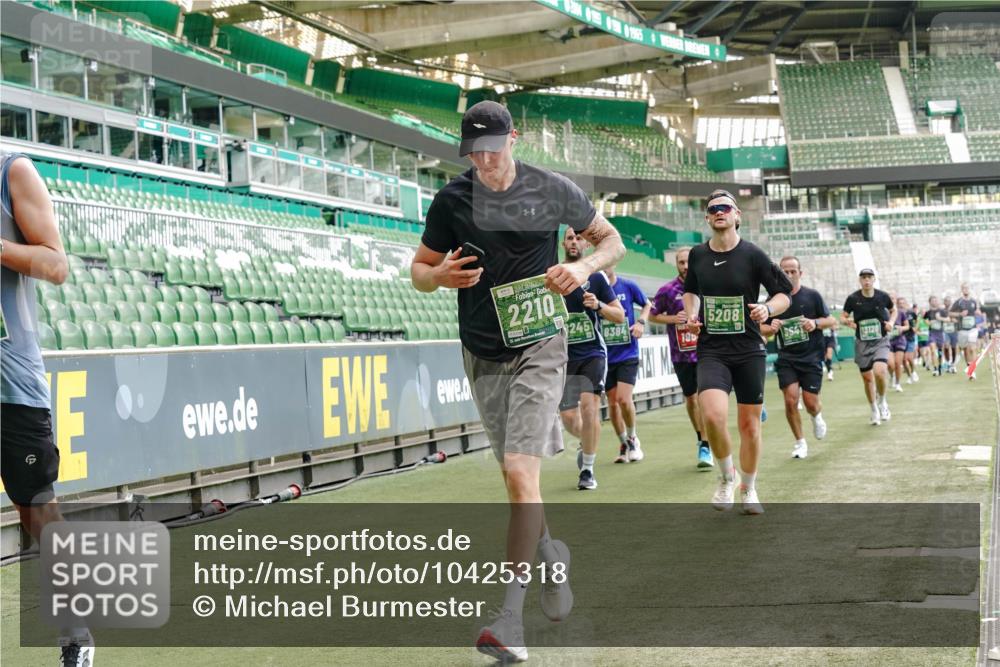 13.09.2026 - 21. swb-Marathon Bremen Michael Burmester http://msf.ph/oto/10425318 13.09.2026 13:01:39 Laufen im Stadion 150, 242, 282, 318, 440, 531, 651, 687, 722, 930, 936, 946, 1006, 1067, 1163, 1250, 1436, 1448, 1582, 1650, 1896, 1963, 2033, 2047, 2062, 2292, 2293, 2306, 2322, 2345, 2370, 2378, 2409, 2427, 2485, 2490, 2491, 2560, 2561, 2627, 2638, 2658, 2666, 2668, 2700, 2708, 2781, 2906, 2967, 2987, 3013, 3044, 3145, 3163, 3164, 3168, 3173, 3187, 3248, 3294, 3334, 3372, 3374, 3375, 3385, 3392, 3480, 3524, 3526, 3527, 3603, 3642, 3667, 3721, 3729, 3774, 3806, 3852, 3856, 4000, 4506 meine-sportfotos.de