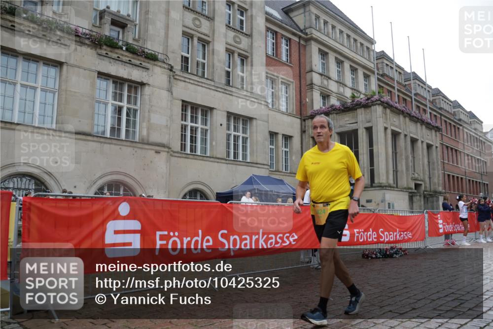 13.09.2026 - Kiel Lauf Yannick Fuchs http://msf.ph/oto/10425325 13.09.2026 11:02:04 Ziel 208, 540, 651, 709, 841, 845, 1651, 1660, 2451, 2726, 2778, 2902, 2958, 2996, 3942, 3977, 4848, 5465, 6311, 6332, 6407, 6408, 7244, 8343, 8523, 8793, 8974, 9448, 9523, 9856, 10056, 10531, 11466, 11959, 735, 955, 1347, 1425, 2424, 2616, 2722, 2838, 3039, 3224, 3554, 3626, 3982, 4420, 5406, 5927, 6619, 6631, 6717, 7174, 7556, 8555, 8934, 9695, 10607, 11159, 11265, 11338, 11465, 11547, 484, 649, 2322, 2895, 3443, 6998, 7005, 8218, 9732 meine-sportfotos.de