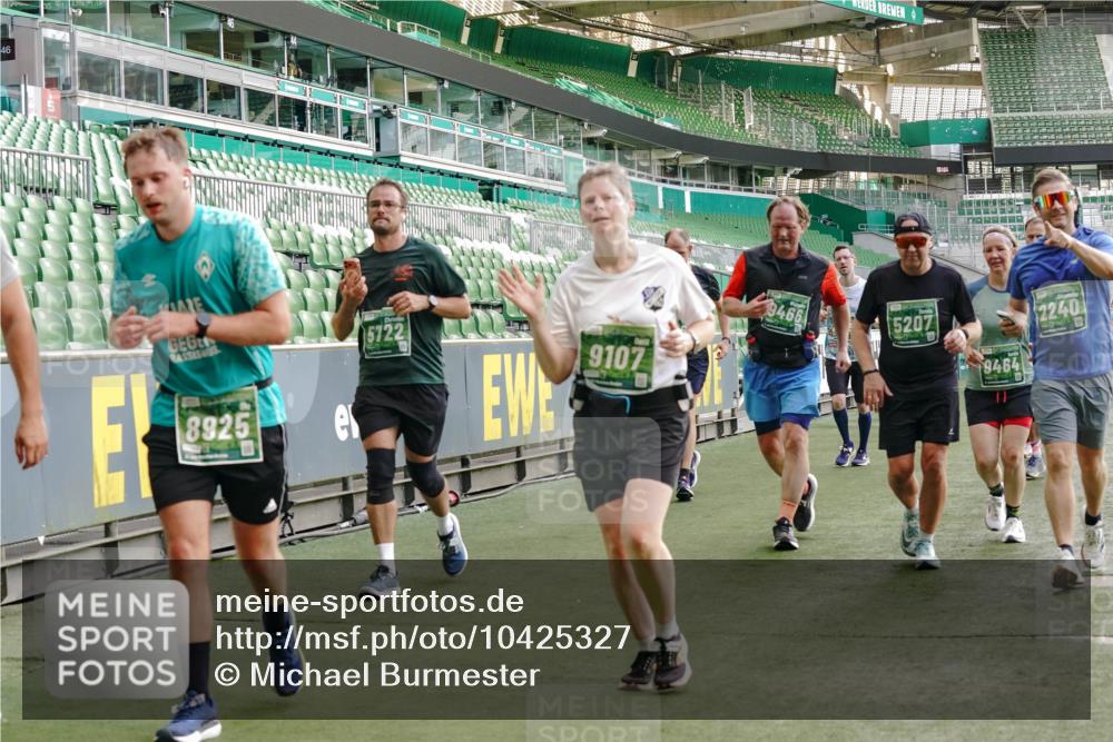 13.09.2026 - 21. swb-Marathon Bremen Michael Burmester http://msf.ph/oto/10425327 13.09.2026 13:24:31 Laufen im Stadion 137, 182, 213, 294, 324, 434, 505, 533, 548, 609, 708, 721, 723, 739, 743, 752, 815, 1273, 1331, 1463, 1471, 1491, 1504, 1515, 1597, 1598, 1830, 1944, 2059, 2095, 2211, 2252, 2267, 2271, 2286, 2312, 2323, 2354, 2445, 2465, 2483, 2495, 2497, 2503, 2506, 2554, 2571, 2644, 2752, 2768, 2776, 2833, 2896, 2936, 2968, 3005, 3142, 3211, 3252, 3259, 3282, 3288, 3289, 3292, 3298, 3306, 3312, 3329, 3364, 3381, 3390, 3395, 3423, 3447, 3559, 3727, 3770, 3819, 4466, 4467 meine-sportfotos.de