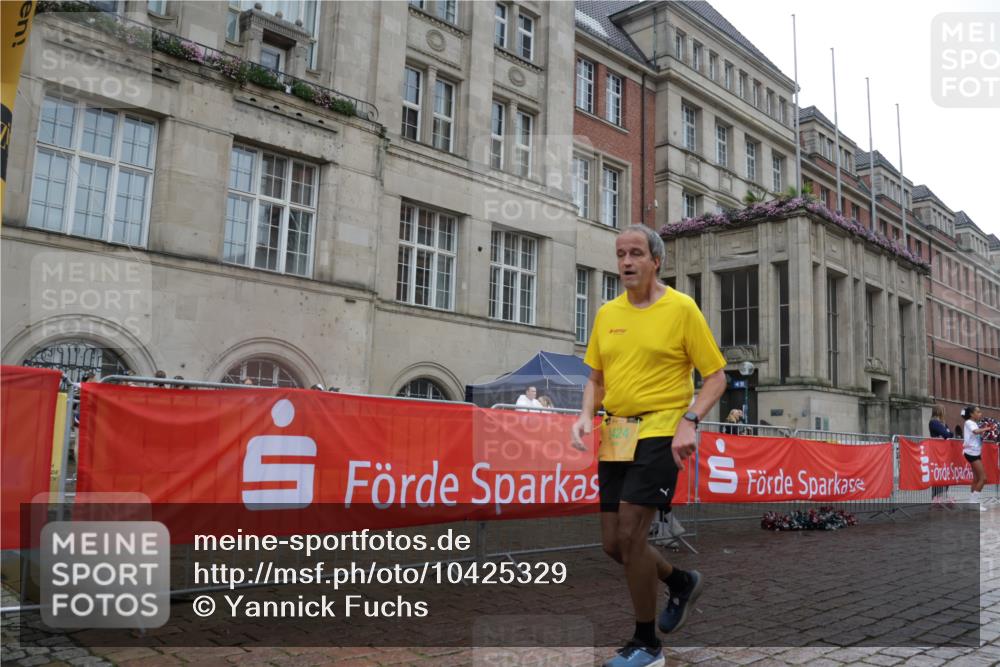 13.09.2026 - Kiel Lauf Yannick Fuchs http://msf.ph/oto/10425329 13.09.2026 11:02:04 Ziel 208, 540, 651, 709, 841, 845, 1651, 1660, 2451, 2726, 2778, 2902, 2958, 2996, 3942, 3977, 4848, 5465, 6311, 6332, 6407, 6408, 7244, 8343, 8523, 8793, 8974, 9448, 9523, 9856, 10056, 10531, 11466, 11959, 735, 955, 1347, 1425, 2424, 2616, 2722, 2838, 3039, 3224, 3554, 3626, 3982, 4420, 5406, 5927, 6619, 6631, 6717, 7174, 7556, 8555, 8934, 9695, 10607, 11159, 11265, 11338, 11465, 11547, 484, 649, 2322, 2895, 3443, 6998, 7005, 8218, 9732 meine-sportfotos.de