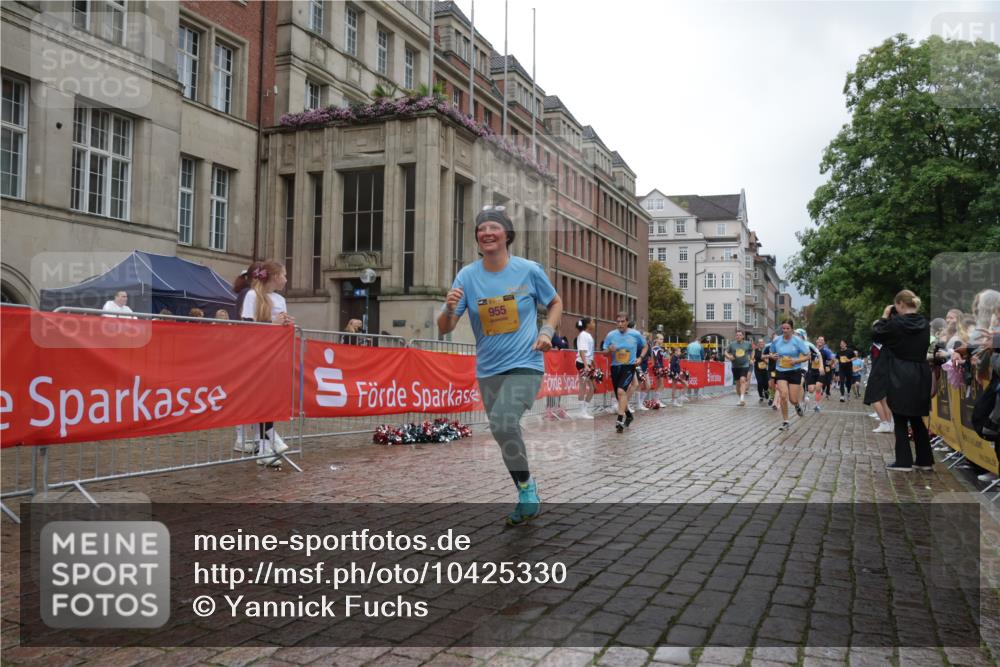 13.09.2026 - Kiel Lauf Yannick Fuchs http://msf.ph/oto/10425330 13.09.2026 11:02:06 Ziel 208, 540, 651, 709, 841, 845, 1651, 1660, 2451, 2726, 2778, 2902, 2958, 2996, 3942, 3977, 4848, 5465, 6311, 6332, 6407, 6408, 7244, 8343, 8793, 8974, 9448, 9523, 9856, 10056, 10531, 11466, 11959, 735, 955, 1347, 1425, 2616, 2722, 2838, 2996, 3039, 3224, 3554, 3982, 4420, 5406, 5927, 6619, 6631, 6717, 7174, 7556, 8523, 8555, 8934, 9695, 10607, 11159, 11265, 11338, 11465, 11547, 484, 649, 2322, 2895, 3443, 6998, 7005, 8218, 9732 meine-sportfotos.de