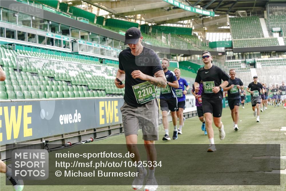 13.09.2026 - 21. swb-Marathon Bremen Michael Burmester http://msf.ph/oto/10425334 13.09.2026 13:01:39 Laufen im Stadion 150, 242, 282, 318, 440, 531, 651, 687, 722, 930, 936, 946, 1006, 1067, 1163, 1250, 1436, 1448, 1582, 1650, 1896, 1963, 2033, 2047, 2062, 2292, 2293, 2306, 2322, 2345, 2370, 2378, 2409, 2427, 2485, 2490, 2491, 2560, 2561, 2627, 2638, 2658, 2666, 2668, 2700, 2708, 2781, 2906, 2967, 2987, 3013, 3044, 3145, 3163, 3164, 3168, 3173, 3187, 3248, 3294, 3334, 3372, 3374, 3375, 3385, 3392, 3480, 3524, 3526, 3527, 3603, 3642, 3667, 3721, 3729, 3774, 3806, 3852, 3856, 4000, 4506 meine-sportfotos.de