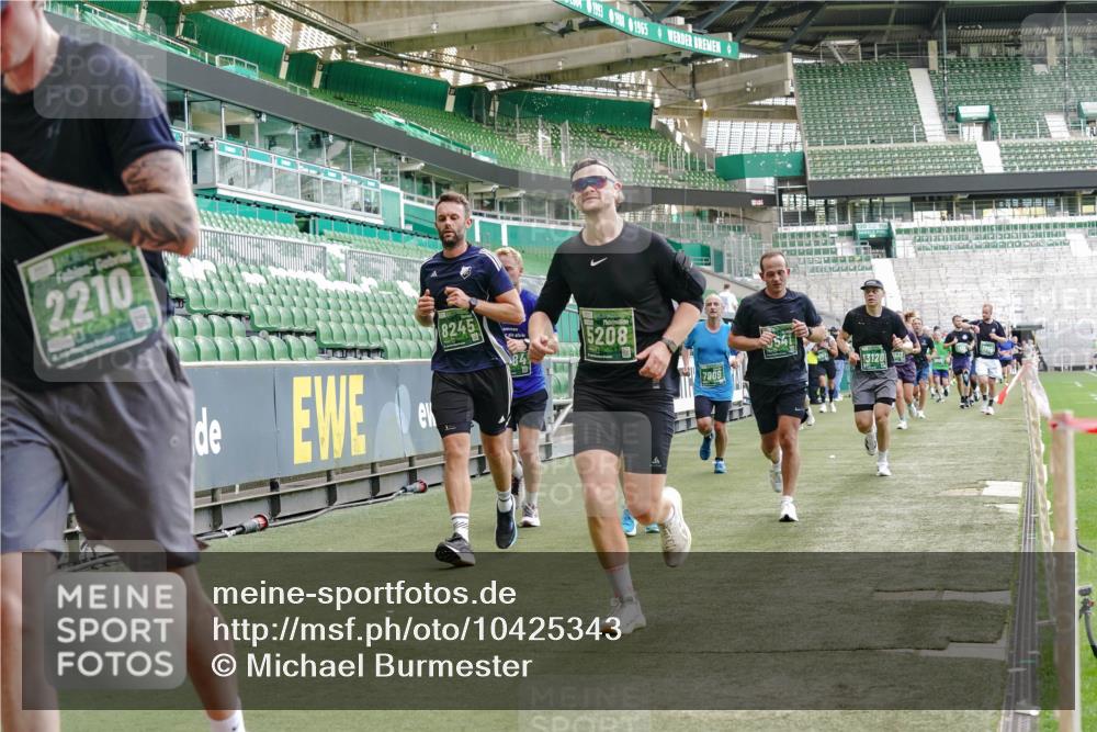 13.09.2026 - 21. swb-Marathon Bremen Michael Burmester http://msf.ph/oto/10425343 13.09.2026 13:01:40 Laufen im Stadion 150, 242, 282, 318, 440, 531, 687, 722, 930, 936, 946, 1006, 1067, 1163, 1250, 1436, 1448, 1582, 1650, 1896, 1963, 2033, 2047, 2062, 2292, 2306, 2322, 2345, 2370, 2378, 2409, 2427, 2485, 2490, 2491, 2560, 2561, 2627, 2638, 2658, 2666, 2668, 2700, 2708, 2781, 2906, 2967, 2987, 3013, 3044, 3145, 3163, 3164, 3168, 3173, 3187, 3248, 3294, 3334, 3372, 3374, 3375, 3385, 3392, 3480, 3524, 3526, 3527, 3603, 3642, 3667, 3721, 3729, 3774, 3806, 3852, 3856, 4000, 4506 meine-sportfotos.de