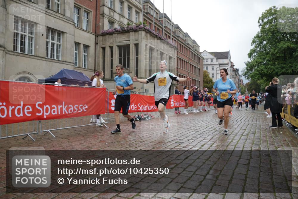 13.09.2026 - Kiel Lauf Yannick Fuchs http://msf.ph/oto/10425350 13.09.2026 11:02:09 Ziel 208, 540, 651, 709, 841, 845, 1651, 1660, 2451, 2778, 2895, 2902, 2958, 3443, 3942, 3977, 4848, 5465, 6332, 6407, 6408, 6998, 7244, 8218, 8793, 8974, 9448, 9738, 9856, 10020, 10531, 11466, 11546, 11959, 735, 1347, 1425, 2451, 2616, 2722, 2726, 2838, 2996, 3039, 3224, 3554, 3982, 4420, 5406, 5927, 6311, 6619, 6631, 6717, 7174, 7556, 8343, 8523, 8555, 8934, 9523, 9695, 10056, 10607, 11159, 11265, 11338, 11465, 11547, 484, 649, 2322, 7005, 9732 meine-sportfotos.de