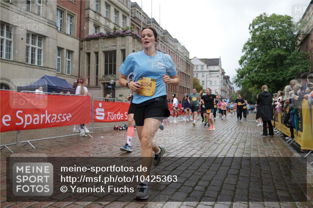 13.09.2026 - Kiel Lauf Yannick Fuchs http://msf.ph/oto/10425363 13.09.2026 11:02:10 Ziel 208, 540, 651, 709, 841, 845, 1651, 1660, 2778, 2895, 2902, 2958, 3443, 3942, 3977, 4848, 5465, 6332, 6407, 6408, 6998, 7005, 7244, 8218, 8793, 8974, 9448, 9732, 9738, 9856, 10020, 10531, 11466, 11546, 11959, 12578, 735, 1347, 1425, 1660, 2451, 2616, 2722, 2726, 2838, 2902, 2996, 3039, 3224, 3554, 3982, 4420, 5406, 5927, 6311, 6407, 6408, 6619, 6631, 6717, 7174, 7556, 8343, 8523, 8555, 8934, 9523, 9695, 10056, 10607, 11159, 11265, 11338, 11465, 11547, 484, 649, 935, 2322 meine-sportfotos.de
