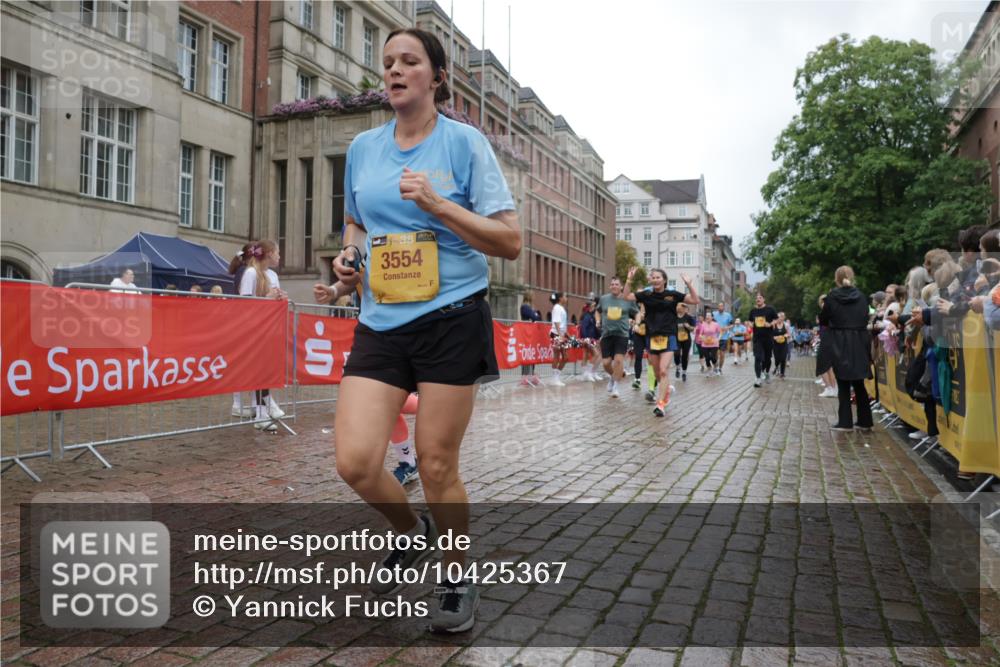 13.09.2026 - Kiel Lauf Yannick Fuchs http://msf.ph/oto/10425367 13.09.2026 11:02:10 Ziel 208, 540, 651, 709, 841, 845, 1651, 1660, 2778, 2895, 2902, 2958, 3443, 3942, 3977, 4848, 5465, 6332, 6407, 6408, 6998, 7005, 7244, 8218, 8793, 8974, 9448, 9732, 9738, 9856, 10020, 10531, 11466, 11546, 11959, 12578, 735, 1347, 1425, 1660, 2451, 2616, 2722, 2726, 2838, 2902, 2996, 3039, 3224, 3554, 3982, 4420, 5406, 5927, 6311, 6407, 6408, 6619, 6631, 6717, 7174, 7556, 8343, 8523, 8555, 8934, 9523, 9695, 10056, 10607, 11159, 11265, 11338, 11465, 11547, 484, 649, 935, 2322 meine-sportfotos.de