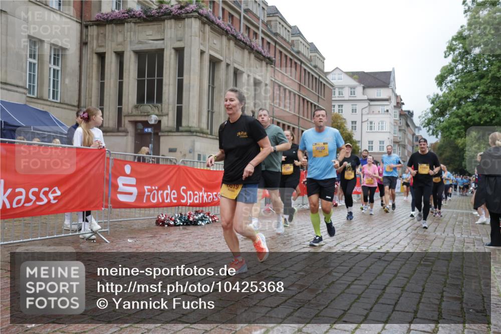 13.09.2026 - Kiel Lauf Yannick Fuchs http://msf.ph/oto/10425368 13.09.2026 11:02:12 Ziel 208, 540, 651, 709, 841, 845, 1651, 2778, 2895, 3102, 3443, 3942, 3977, 4848, 6332, 6998, 7005, 7244, 8218, 8793, 8974, 9448, 9732, 9738, 10020, 10531, 11466, 11546, 11959, 12578, 735, 1347, 1651, 1660, 2451, 2722, 2726, 2838, 2902, 2958, 2996, 3039, 3224, 4420, 5406, 5465, 5927, 6311, 6407, 6408, 6619, 6631, 6717, 7174, 7556, 8343, 8523, 8555, 8934, 8974, 9523, 9695, 9856, 10056, 10607, 11159, 11265, 11338, 11465, 11547, 484, 649, 935, 2322 meine-sportfotos.de