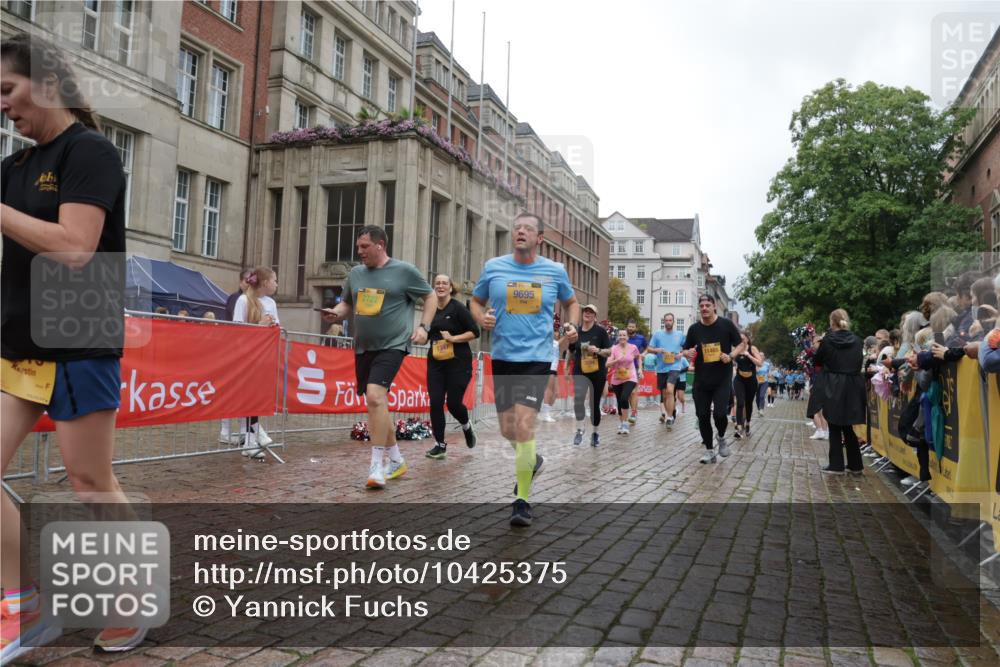13.09.2026 - Kiel Lauf Yannick Fuchs http://msf.ph/oto/10425375 13.09.2026 11:02:13 Ziel 208, 540, 651, 709, 841, 845, 2322, 2778, 2895, 3102, 3443, 3942, 3977, 4848, 6332, 6998, 7005, 7244, 8218, 8793, 9448, 9732, 9738, 10020, 10531, 11466, 11546, 11959, 12578, 540, 651, 735, 1347, 1651, 1660, 2451, 2722, 2726, 2838, 2902, 2958, 2996, 3039, 3224, 3977, 4420, 5406, 5465, 5927, 6311, 6407, 6408, 6619, 6631, 6717, 7174, 7556, 8343, 8523, 8555, 8934, 8974, 9523, 9695, 9856, 10056, 10607, 11159, 11265, 11338, 11465, 11547, 484, 649, 935 meine-sportfotos.de