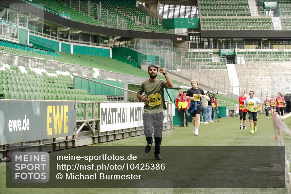 13.09.2026 - 21. swb-Marathon Bremen Michael Burmester http://msf.ph/oto/10425386 13.09.2026 10:47:58 Laufen im Stadion 10161, 10264, 10292, 10349, 10407, 10440, 10535, 10732, 10789, 10895, 10925, 10933, 10970, 11104, 11262, 11423, 11443, 11457, 11573, 11579, 11639, 11663, 11698, 12083, 12157, 12340, 12444, 12471, 12472, 12542, 12561, 10004, 10005, 10137, 10176, 10191, 10192, 10194, 10271, 10295, 10325, 10335, 10344, 10459, 10513, 10568, 10600, 10629, 10679, 10713, 10756, 10779, 10882, 10979, 10997, 10999, 11081, 11200, 11233, 11307, 11355, 12089 meine-sportfotos.de