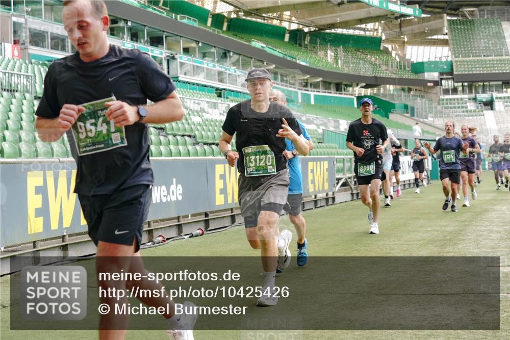13.09.2026 - 21. swb-Marathon Bremen Michael Burmester http://msf.ph/oto/10425426 13.09.2026 13:01:44 Laufen im Stadion 150, 242, 282, 318, 440, 531, 687, 722, 930, 936, 946, 1006, 1067, 1163, 1250, 1436, 1448, 1582, 1650, 1896, 2033, 2047, 2062, 2292, 2322, 2345, 2370, 2378, 2409, 2427, 2485, 2490, 2491, 2560, 2561, 2627, 2638, 2658, 2666, 2668, 2700, 2708, 2781, 2906, 2967, 2987, 3013, 3044, 3145, 3163, 3164, 3168, 3173, 3187, 3248, 3294, 3334, 3372, 3374, 3375, 3385, 3392, 3524, 3526, 3527, 3603, 3642, 3667, 3721, 3774, 3806, 3852, 3856, 4000, 4506 meine-sportfotos.de