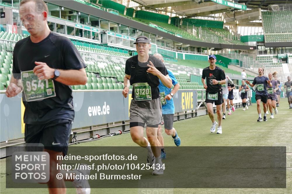 13.09.2026 - 21. swb-Marathon Bremen Michael Burmester http://msf.ph/oto/10425434 13.09.2026 13:01:44 Laufen im Stadion 150, 242, 282, 318, 440, 531, 687, 722, 930, 936, 946, 1006, 1067, 1163, 1250, 1436, 1448, 1582, 1650, 1896, 2033, 2047, 2062, 2292, 2322, 2345, 2370, 2378, 2409, 2427, 2485, 2490, 2491, 2560, 2561, 2627, 2638, 2658, 2666, 2668, 2700, 2708, 2781, 2906, 2967, 2987, 3013, 3044, 3145, 3163, 3164, 3168, 3173, 3187, 3248, 3294, 3334, 3372, 3374, 3375, 3385, 3392, 3524, 3526, 3527, 3603, 3642, 3667, 3721, 3774, 3806, 3852, 3856, 4000, 4506 meine-sportfotos.de