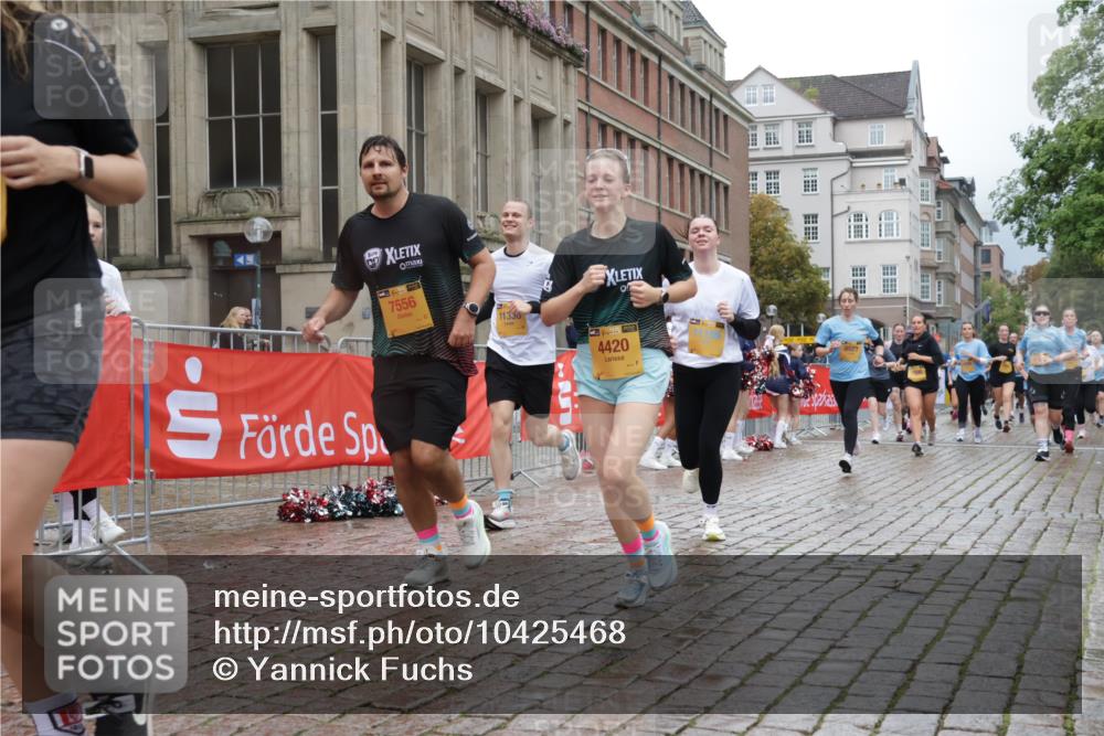13.09.2026 - Kiel Lauf Yannick Fuchs http://msf.ph/oto/10425468 13.09.2026 11:02:26 Ziel 484, 649, 935, 1693, 2299, 2322, 3102, 3414, 6878, 7389, 8036, 8517, 11135, 11256, 11261, 11301, 11384, 11942, 12085, 12640, 12697, 208, 540, 651, 709, 841, 845, 1651, 1660, 2451, 2726, 2778, 2895, 2902, 2958, 2996, 3102, 3443, 3942, 3977, 4420, 4848, 5465, 6311, 6332, 6407, 6408, 6998, 7005, 7244, 7556, 8218, 8343, 8523, 8793, 8974, 9448, 9523, 9732, 9738, 9856, 10020, 10056, 10531, 11159, 11265, 11338, 11466, 11546, 12578, 415, 1298, 3947, 4562, 4648, 4984 meine-sportfotos.de