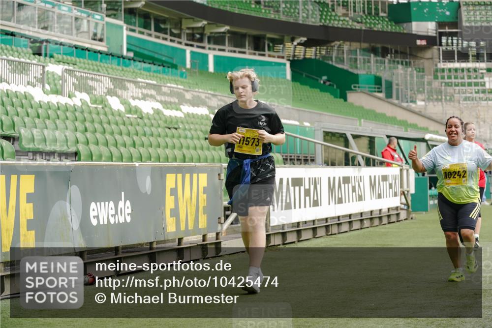 13.09.2026 - 21. swb-Marathon Bremen Michael Burmester http://msf.ph/oto/10425474 13.09.2026 10:48:05 Laufen im Stadion 10264, 10292, 10349, 10407, 10440, 10732, 10789, 10925, 10933, 10970, 11104, 11262, 11423, 11443, 11541, 11573, 11579, 11639, 11663, 11698, 11980, 12083, 12157, 12340, 12444, 12471, 12472, 12542, 12561, 10137, 10176, 10191, 10192, 10194, 10202, 10242, 10295, 10325, 10335, 10344, 10430, 10459, 10513, 10524, 10568, 10600, 10629, 10679, 10713, 10756, 10779, 10882, 10979, 10997, 10999, 11081, 11200, 11233, 11307, 11355, 12089, 12153 meine-sportfotos.de