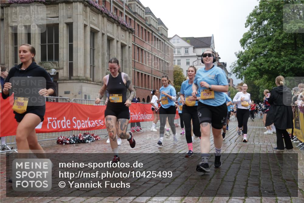 13.09.2026 - Kiel Lauf Yannick Fuchs http://msf.ph/oto/10425499 13.09.2026 11:02:30 Ziel 484, 649, 935, 1693, 2299, 3414, 3670, 3968, 6375, 6878, 7389, 8036, 9745, 11256, 11261, 11384, 11942, 12085, 12640, 12697, 208, 540, 651, 709, 841, 845, 1651, 1660, 2322, 2451, 2726, 2778, 2895, 2902, 2958, 2996, 3102, 3443, 3942, 3977, 4848, 5465, 6311, 6332, 6407, 6408, 6998, 7005, 7244, 8218, 8343, 8517, 8523, 8793, 8974, 9448, 9523, 9732, 9738, 9856, 10020, 10056, 10531, 11135, 11261, 11301, 11466, 11546, 12578, 415, 1298, 3947, 4562, 4648, 4984, 5712, 6071 meine-sportfotos.de