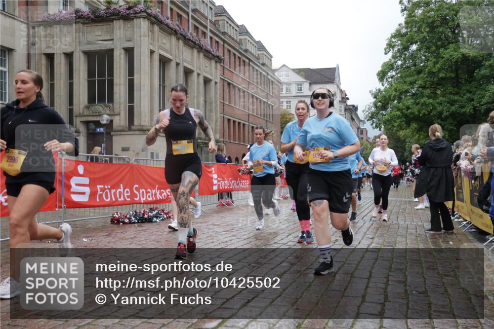 13.09.2026 - Kiel Lauf Yannick Fuchs http://msf.ph/oto/10425502 13.09.2026 11:02:30 Ziel 484, 649, 935, 1693, 2299, 3414, 3670, 3968, 6375, 6878, 7389, 8036, 9745, 11256, 11261, 11384, 11942, 12085, 12640, 12697, 208, 540, 651, 709, 841, 845, 1651, 1660, 2322, 2451, 2726, 2778, 2895, 2902, 2958, 2996, 3102, 3443, 3942, 3977, 4848, 5465, 6311, 6332, 6407, 6408, 6998, 7005, 7244, 8218, 8343, 8517, 8523, 8793, 8974, 9448, 9523, 9732, 9738, 9856, 10020, 10056, 10531, 11135, 11261, 11301, 11466, 11546, 12578, 415, 1298, 3947, 4562, 4648, 4984, 5712, 6071 meine-sportfotos.de
