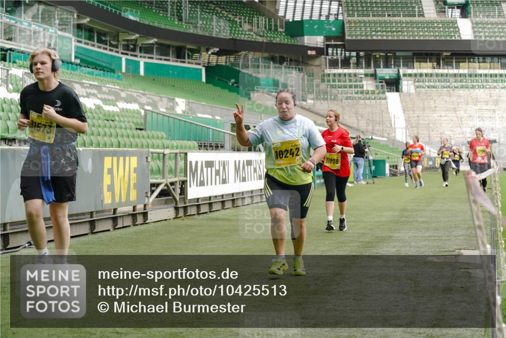 13.09.2026 - 21. swb-Marathon Bremen Michael Burmester http://msf.ph/oto/10425513 13.09.2026 10:48:07 Laufen im Stadion 10264, 10292, 10349, 10407, 10440, 10732, 10789, 10925, 10933, 11104, 11262, 11423, 11443, 11541, 11573, 11579, 11639, 11663, 11698, 11980, 12083, 12157, 12340, 12444, 12471, 12472, 12542, 12561, 10137, 10176, 10191, 10192, 10194, 10202, 10242, 10295, 10325, 10335, 10344, 10430, 10459, 10513, 10524, 10568, 10600, 10629, 10679, 10713, 10756, 10779, 10882, 10979, 10997, 10999, 11081, 11200, 11233, 11307, 11355, 12089, 12153 meine-sportfotos.de