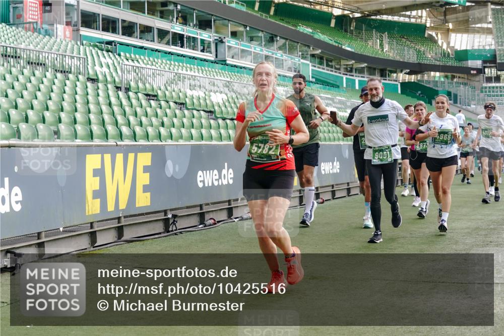 13.09.2026 - 21. swb-Marathon Bremen Michael Burmester http://msf.ph/oto/10425516 13.09.2026 13:24:41 Laufen im Stadion 137, 182, 213, 294, 324, 434, 505, 548, 721, 723, 739, 743, 752, 815, 818, 1273, 1410, 1463, 1471, 1491, 1504, 1515, 1561, 1597, 1598, 1830, 1944, 2059, 2095, 2211, 2252, 2267, 2271, 2286, 2312, 2323, 2354, 2445, 2465, 2483, 2495, 2497, 2503, 2506, 2554, 2571, 2591, 2644, 2752, 2768, 2776, 2833, 2878, 2896, 2936, 2968, 2981, 3005, 3142, 3211, 3259, 3282, 3288, 3289, 3292, 3298, 3306, 3312, 3329, 3364, 3381, 3390, 3395, 3423, 3447, 3770, 3819, 4466 meine-sportfotos.de