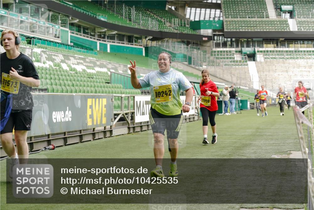13.09.2026 - 21. swb-Marathon Bremen Michael Burmester http://msf.ph/oto/10425535 13.09.2026 10:48:08 Laufen im Stadion 10264, 10292, 10349, 10407, 10440, 10732, 10789, 10925, 10933, 11104, 11262, 11423, 11443, 11541, 11573, 11579, 11639, 11663, 11698, 11980, 12083, 12157, 12340, 12444, 12471, 12472, 12542, 12561, 10137, 10176, 10191, 10192, 10194, 10202, 10242, 10295, 10325, 10335, 10344, 10430, 10459, 10513, 10524, 10568, 10600, 10629, 10679, 10713, 10756, 10779, 10882, 10979, 10997, 10999, 11081, 11200, 11233, 11307, 11355, 12089, 12153 meine-sportfotos.de