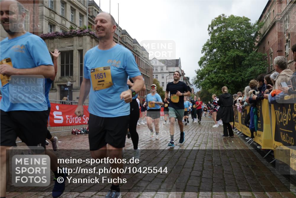 13.09.2026 - Kiel Lauf Yannick Fuchs http://msf.ph/oto/10425544 13.09.2026 11:02:36 Ziel 935, 2299, 3207, 3414, 3670, 3968, 4648, 4984, 4986, 5479, 6375, 6878, 7389, 8036, 8914, 9745, 11384, 11942, 208, 484, 540, 649, 651, 709, 841, 845, 1651, 1693, 2322, 2778, 2895, 2958, 3102, 3414, 3443, 3942, 3977, 4848, 5465, 6332, 6998, 7005, 7244, 8218, 8517, 8793, 8974, 9448, 9732, 9738, 9856, 10020, 10531, 11135, 11256, 11261, 11301, 11466, 11546, 12085, 12578, 12640, 12697, 415, 1095, 1298, 2055, 3947, 4562, 5712, 6071, 6483, 6934, 9108, 10165 meine-sportfotos.de