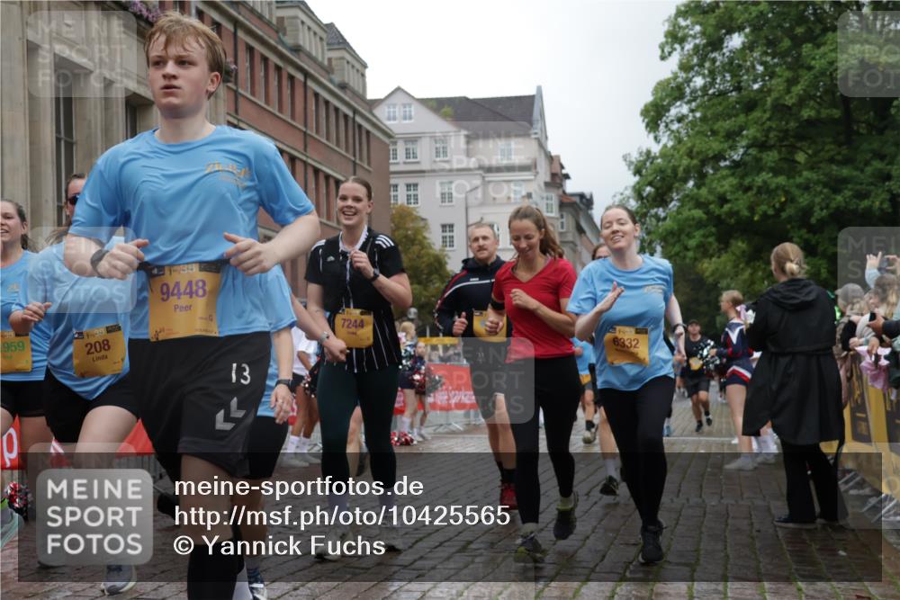 13.09.2026 - Kiel Lauf Yannick Fuchs http://msf.ph/oto/10425565 13.09.2026 11:02:40 Ziel 415, 935, 1298, 3207, 3670, 3947, 3968, 4562, 4648, 4984, 4986, 5479, 6375, 6878, 7389, 8914, 9745, 10648, 11064, 11384, 208, 484, 649, 841, 935, 1693, 2299, 2322, 2778, 2895, 3102, 3414, 3443, 3942, 4848, 6332, 6878, 6998, 7005, 7244, 8036, 8218, 8517, 8793, 9448, 9732, 9738, 10020, 10531, 11135, 11256, 11261, 11301, 11466, 11546, 11942, 12085, 12578, 12640, 12697, 1095, 2055, 2796, 3513, 4478, 4781, 5046, 5712, 6071, 6483, 6934, 9108, 10165 meine-sportfotos.de