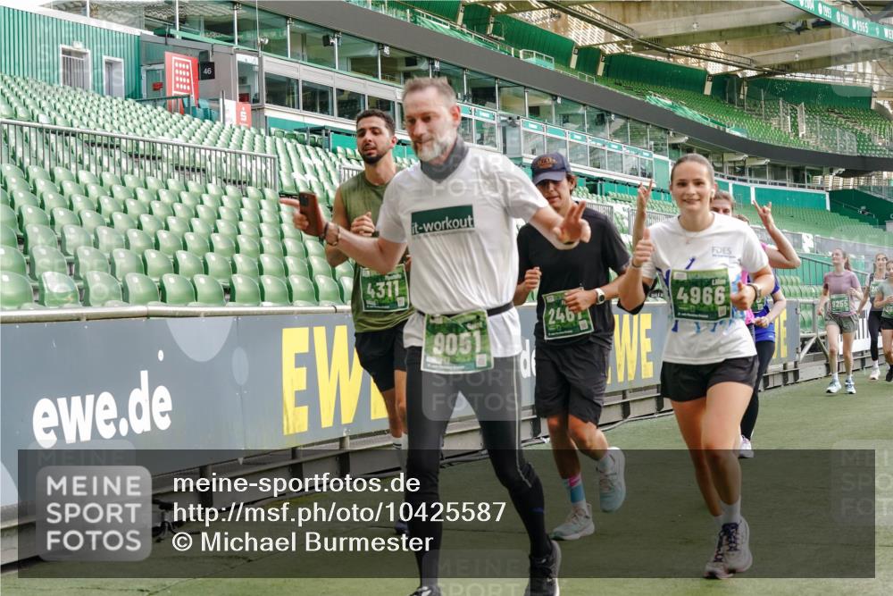 13.09.2026 - 21. swb-Marathon Bremen Michael Burmester http://msf.ph/oto/10425587 13.09.2026 13:24:43 Laufen im Stadion 137, 182, 213, 294, 324, 434, 505, 543, 548, 721, 723, 739, 743, 752, 815, 818, 966, 1273, 1410, 1463, 1471, 1491, 1504, 1515, 1561, 1597, 1598, 1830, 1944, 1953, 2059, 2095, 2211, 2252, 2267, 2271, 2286, 2312, 2323, 2354, 2445, 2465, 2483, 2495, 2497, 2503, 2506, 2554, 2571, 2591, 2644, 2752, 2768, 2776, 2833, 2878, 2896, 2936, 2968, 2981, 3005, 3142, 3211, 3259, 3282, 3288, 3289, 3292, 3298, 3306, 3312, 3329, 3364, 3381, 3390, 3395, 3423, 3447, 3770, 3819, 4466 meine-sportfotos.de