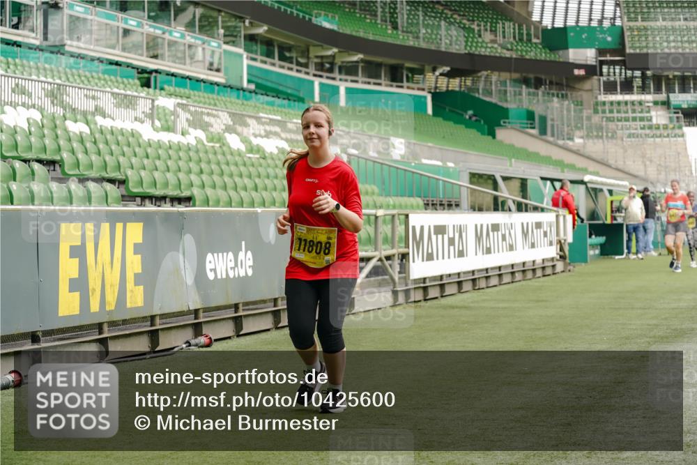 13.09.2026 - 21. swb-Marathon Bremen Michael Burmester http://msf.ph/oto/10425600 13.09.2026 10:48:11 Laufen im Stadion 10264, 10292, 10349, 10407, 10440, 10732, 10789, 10925, 10933, 11104, 11262, 11423, 11443, 11541, 11573, 11579, 11639, 11663, 11698, 11980, 12083, 12157, 12340, 12444, 12471, 12472, 12542, 12561, 10137, 10176, 10191, 10192, 10194, 10202, 10242, 10295, 10325, 10335, 10344, 10430, 10459, 10513, 10524, 10568, 10600, 10629, 10651, 10679, 10713, 10756, 10779, 10882, 10979, 10997, 10999, 11081, 11200, 11233, 11307, 11355, 12089, 12153 meine-sportfotos.de