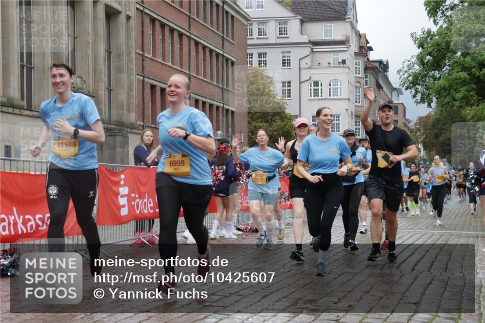 13.09.2026 - Kiel Lauf Yannick Fuchs http://msf.ph/oto/10425607 13.09.2026 11:02:45 Ziel 415, 1298, 3207, 3947, 4562, 4648, 4984, 4986, 5479, 5712, 6071, 6548, 8914, 10648, 11064, 11717, 484, 649, 935, 1693, 2299, 2322, 2895, 3102, 3414, 3443, 3670, 3968, 6375, 6878, 6998, 7005, 7389, 8036, 8218, 8517, 9732, 9738, 9745, 10020, 11135, 11256, 11261, 11301, 11384, 11546, 11942, 12085, 12578, 12640, 12697, 1095, 1635, 2055, 2796, 3513, 3635, 3912, 4478, 4781, 5046, 6483, 6768, 6934, 9070, 9108, 9663, 10165 meine-sportfotos.de