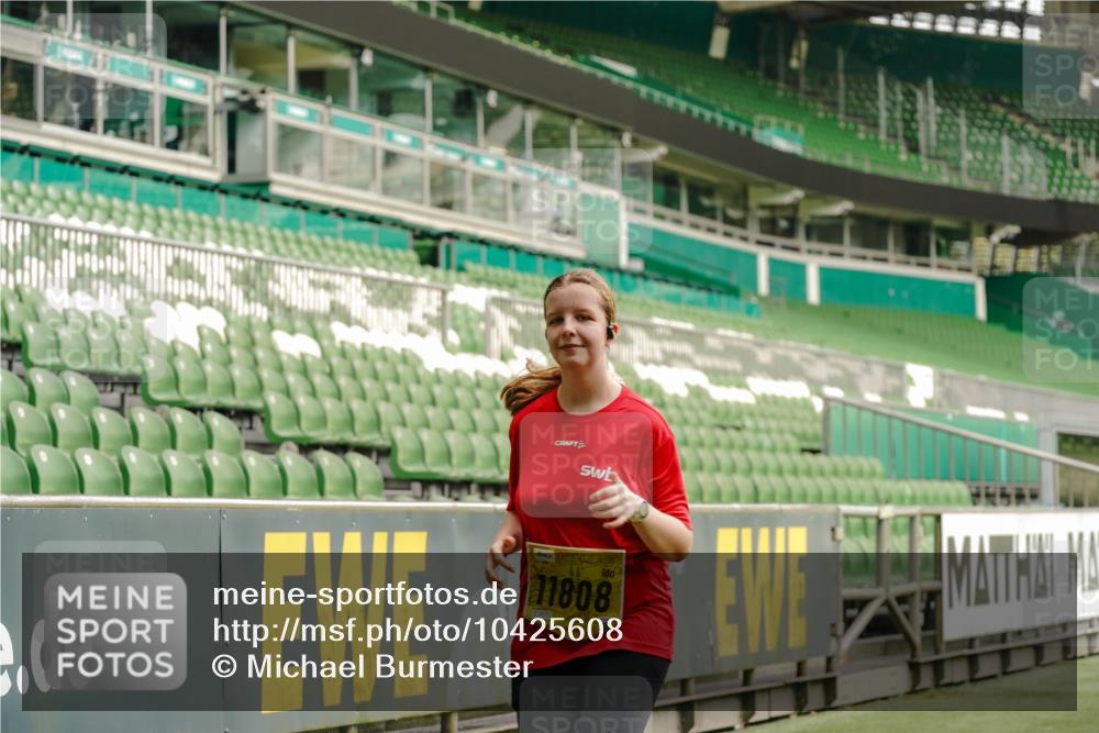 13.09.2026 - 21. swb-Marathon Bremen Michael Burmester http://msf.ph/oto/10425608 13.09.2026 10:48:12 Laufen im Stadion 10264, 10292, 10349, 10407, 10440, 10732, 10789, 10925, 10933, 11104, 11262, 11423, 11443, 11541, 11573, 11579, 11639, 11663, 11698, 11980, 12083, 12157, 12340, 12444, 12471, 12472, 12542, 12561, 10137, 10176, 10191, 10192, 10194, 10202, 10242, 10295, 10325, 10335, 10344, 10430, 10459, 10513, 10524, 10568, 10600, 10629, 10651, 10679, 10713, 10756, 10779, 10882, 10979, 10997, 10999, 11081, 11200, 11233, 11307, 11355, 12089, 12153 meine-sportfotos.de