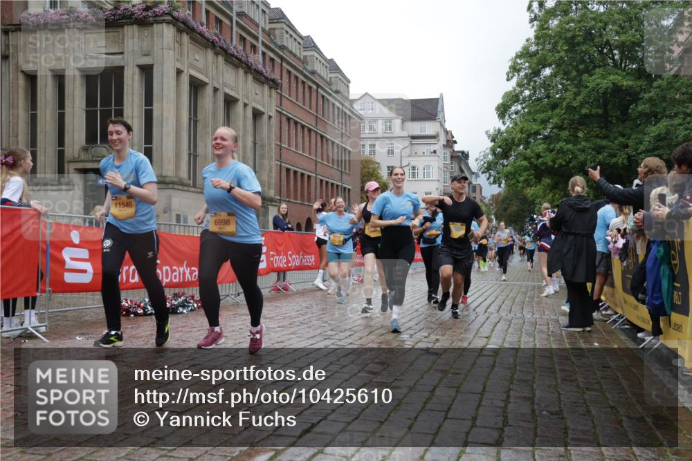 13.09.2026 - Kiel Lauf Yannick Fuchs http://msf.ph/oto/10425610 13.09.2026 11:02:45 Ziel 415, 1298, 3207, 3947, 4562, 4648, 4984, 4986, 5479, 5712, 6071, 6548, 8914, 10648, 11064, 11717, 484, 649, 935, 1693, 2299, 2322, 2895, 3102, 3414, 3443, 3670, 3968, 6375, 6878, 6998, 7005, 7389, 8036, 8218, 8517, 9732, 9738, 9745, 10020, 11135, 11256, 11261, 11301, 11384, 11546, 11942, 12085, 12578, 12640, 12697, 1095, 1635, 2055, 2796, 3513, 3635, 3912, 4478, 4781, 5046, 6483, 6768, 6934, 9070, 9108, 9663, 10165 meine-sportfotos.de
