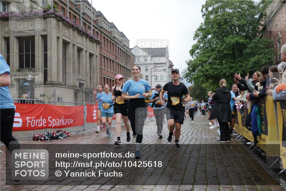 13.09.2026 - Kiel Lauf Yannick Fuchs http://msf.ph/oto/10425618 13.09.2026 11:02:46 Ziel 415, 1298, 2055, 3207, 3947, 4562, 4648, 4984, 4986, 5479, 5712, 6071, 6483, 6548, 7968, 8914, 10648, 11064, 11717, 484, 649, 935, 1693, 2299, 2322, 2895, 3102, 3414, 3443, 3670, 3968, 6375, 6878, 6998, 7005, 7389, 8036, 8218, 8517, 9732, 9738, 9745, 10020, 11135, 11256, 11261, 11301, 11384, 11546, 11942, 12085, 12578, 12640, 12697, 1095, 1635, 2796, 3513, 3635, 3912, 4478, 4781, 5046, 5998, 6768, 6934, 9070, 9108, 9663, 10165 meine-sportfotos.de