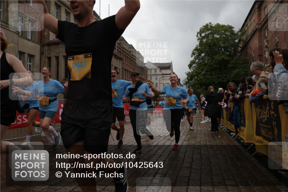 13.09.2026 - Kiel Lauf Yannick Fuchs http://msf.ph/oto/10425643 13.09.2026 11:02:48 Ziel 415, 1298, 2055, 3947, 4562, 4648, 4984, 4986, 5479, 5712, 6071, 6483, 6548, 6969, 6974, 7968, 8084, 8914, 10648, 11064, 11717, 484, 649, 935, 1693, 2299, 2322, 2895, 3102, 3207, 3414, 3443, 3670, 3968, 6375, 6878, 7005, 7389, 8036, 8218, 8517, 9732, 9738, 9745, 10020, 11135, 11256, 11261, 11301, 11384, 11942, 12085, 12578, 12640, 12697, 986, 1095, 1635, 2796, 3513, 3621, 3635, 3912, 4478, 4781, 5046, 5998, 6768, 6934, 8782, 9070, 9108, 9202, 9663, 10165, 12550 meine-sportfotos.de