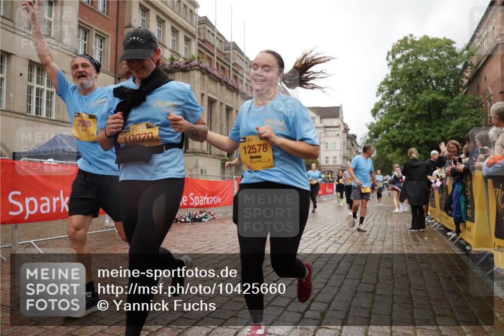 13.09.2026 - Kiel Lauf Yannick Fuchs http://msf.ph/oto/10425660 13.09.2026 11:02:49 Ziel 415, 1298, 2055, 3947, 4562, 4648, 4984, 4986, 5479, 5712, 6071, 6483, 6548, 6934, 6969, 6974, 7968, 8084, 8914, 9108, 10648, 11064, 11717, 484, 649, 935, 1693, 2299, 2322, 2895, 3102, 3207, 3414, 3443, 3670, 3968, 6375, 6878, 7005, 7389, 8036, 8517, 8914, 9732, 9745, 10020, 11135, 11256, 11261, 11301, 11384, 11942, 12085, 12578, 12640, 12697, 986, 1095, 1635, 2796, 3513, 3621, 3635, 3912, 4478, 4781, 5046, 5998, 6768, 8782, 9070, 9202, 9663, 10165, 12550 meine-sportfotos.de